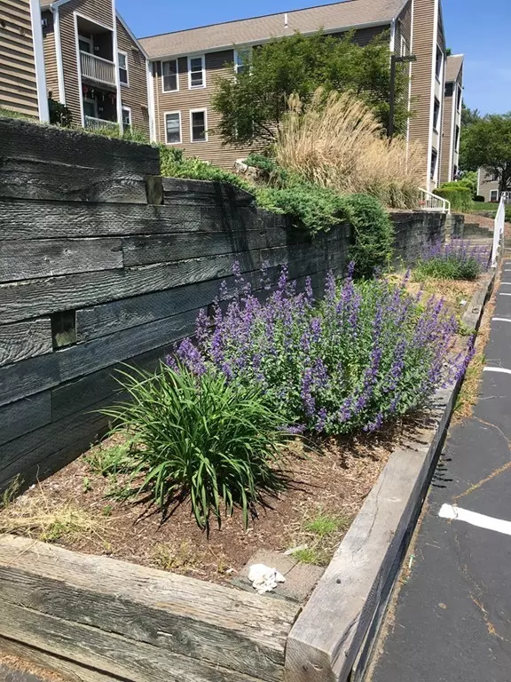 5 Marc Dr #5B10, Plymouth, MA 02360