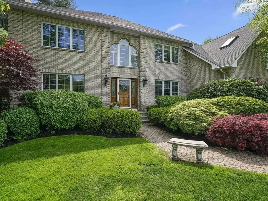 Natick, MA 01760,9 Bluestone Path