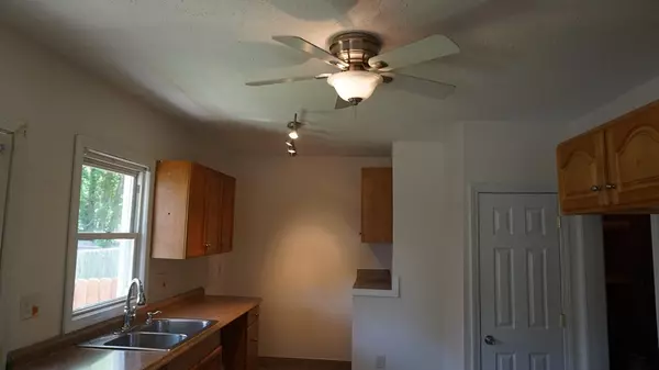 Springfield, MA 01109,52 Emily St.