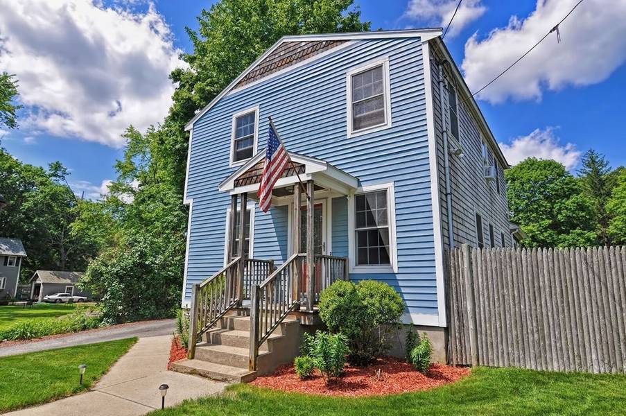 33 Pleasant Ave, Attleboro, MA 02703