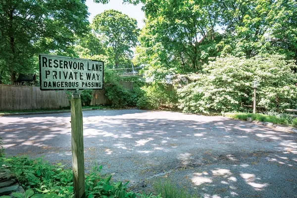 0 Reservoir Ln, Brookline, MA 02467