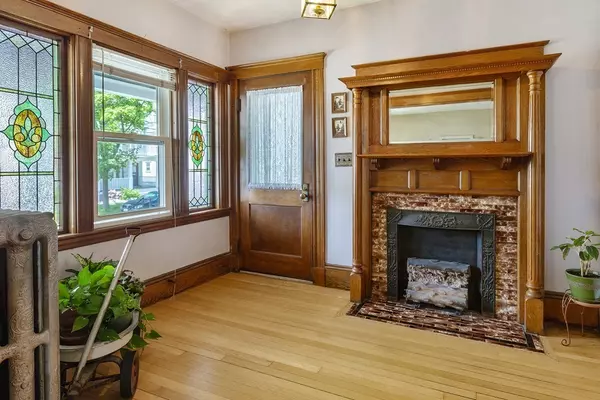 Arlington, MA 02474,39 Everett St