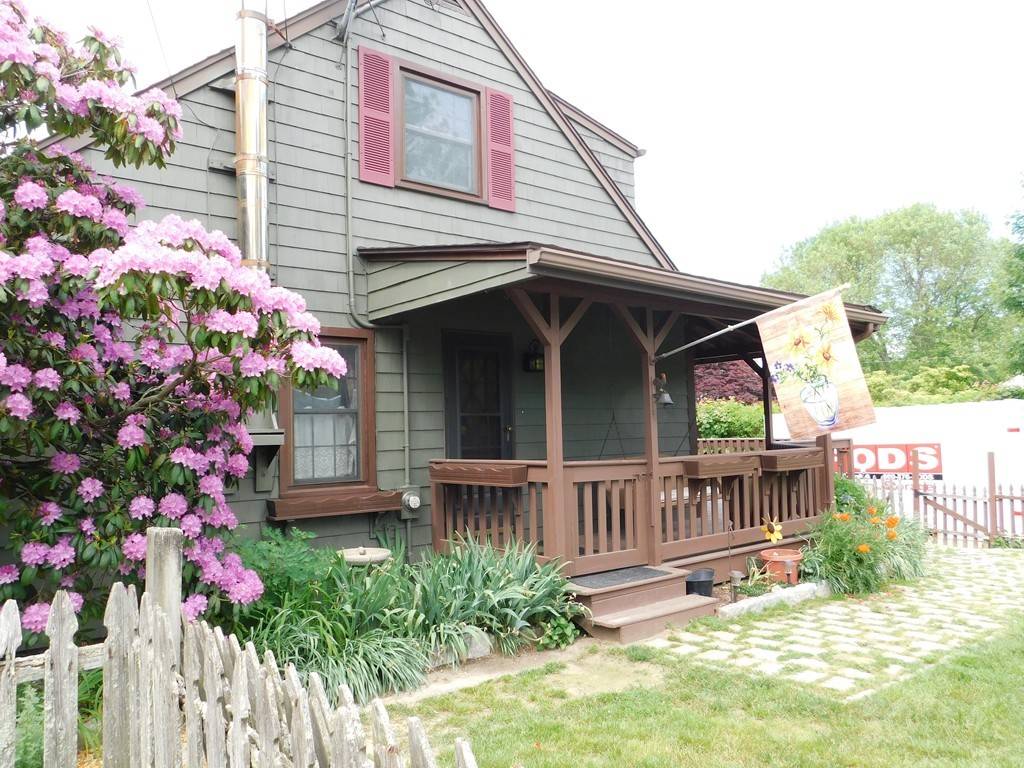 728 Stafford Rd, Tiverton, RI 02878