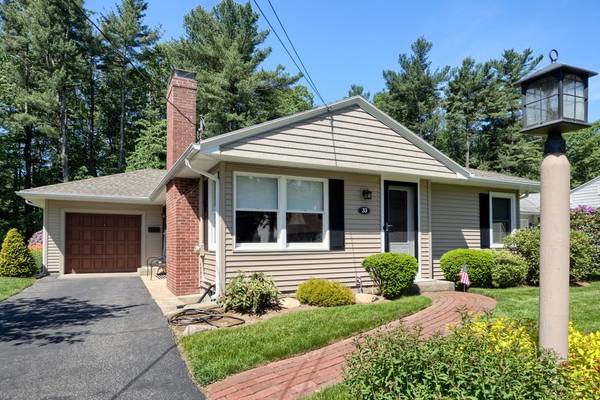 33 Donald Ave, Holden, MA 01520