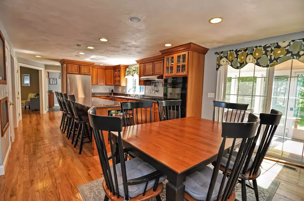 Milford, MA 01757,14 Reservoir Rd