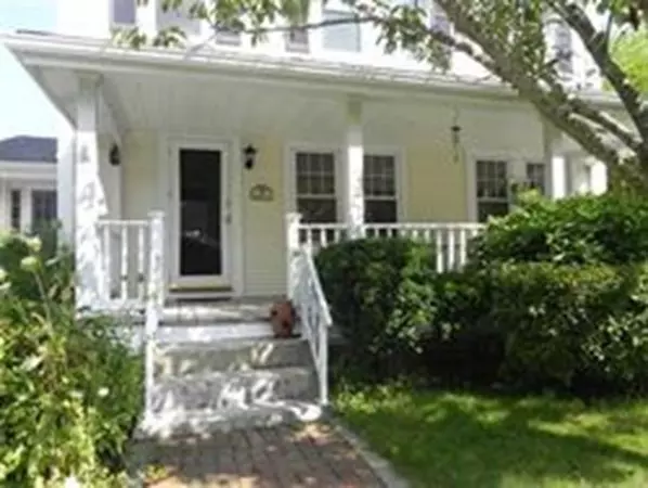 26 Maple St, Wareham, MA 02571