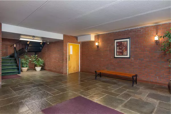 Weymouth, MA 02189,573 Broad #228