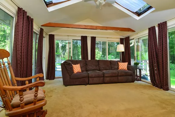 Walpole, MA 02081,166 South St