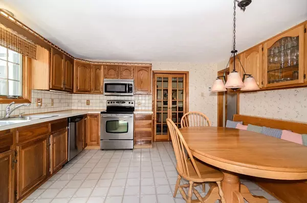 Medfield, MA 02052,1 Clayton St