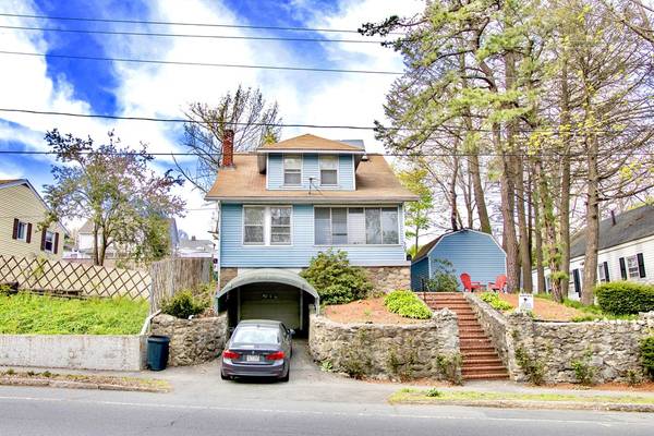 505 Riverside Dr, Lawrence, MA 01841