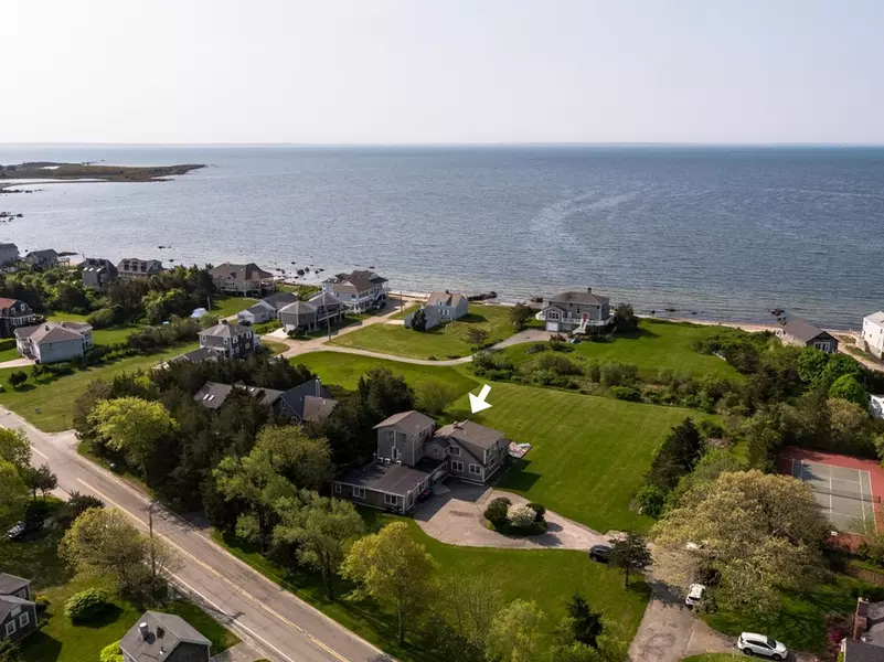 2 Holmes St, Mattapoisett, MA 02739