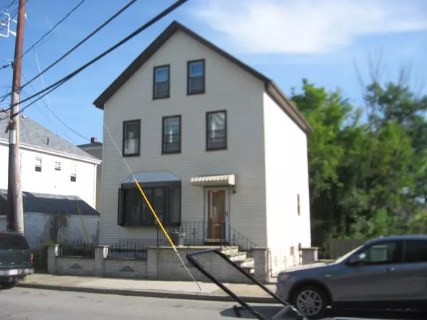 789 Dwelly St, Fall River, MA 02724