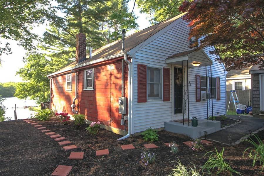 42 Mount Vernon Ave, North Attleboro, MA 02760