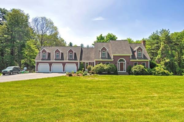 108 Chestnut St, Upton, MA 01568