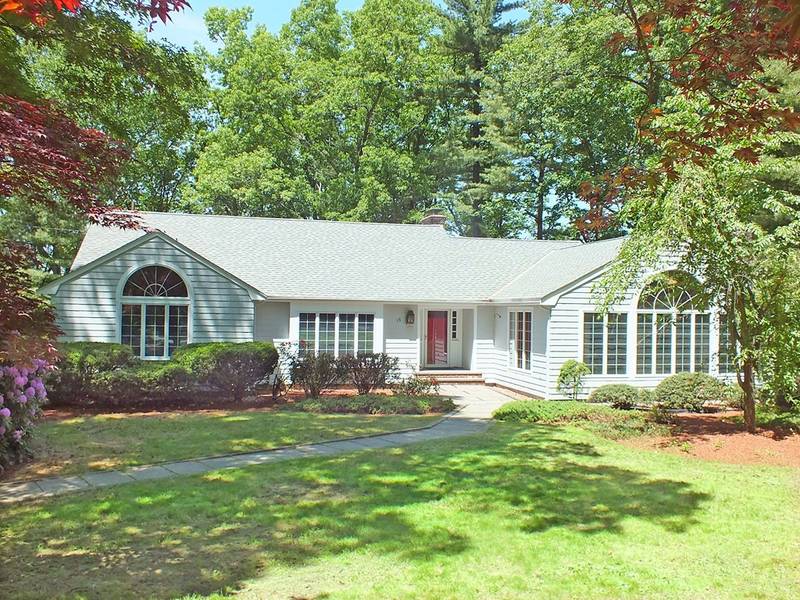 15 Overlook Dr, Chelmsford, MA 01824