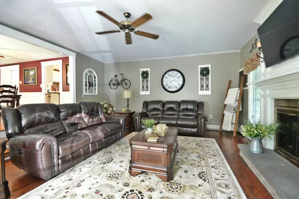 Tewksbury, MA 01876,7 Oakland Ave