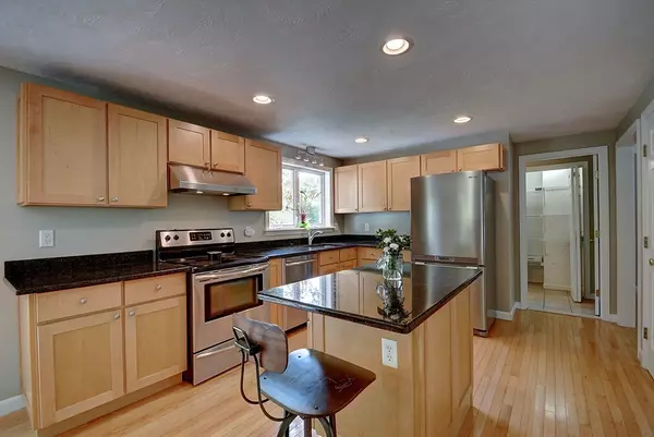 Sturbridge, MA 01566,122 Mashapaug Rd