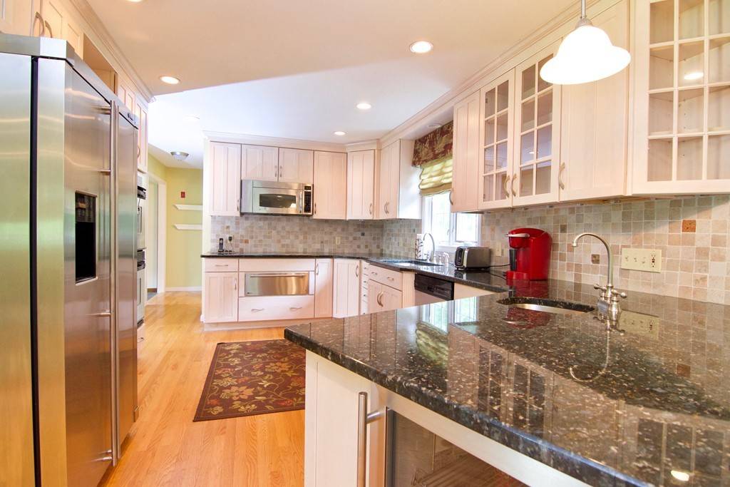 East Longmeadow, MA 01028,21 Breezy Knoll Rd