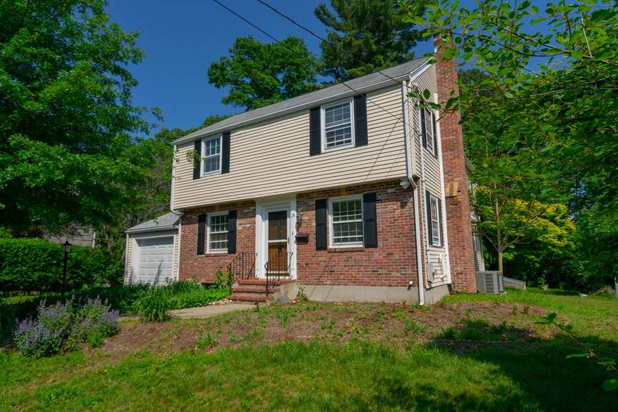 28 Sherwood Rd, Natick, MA 01760