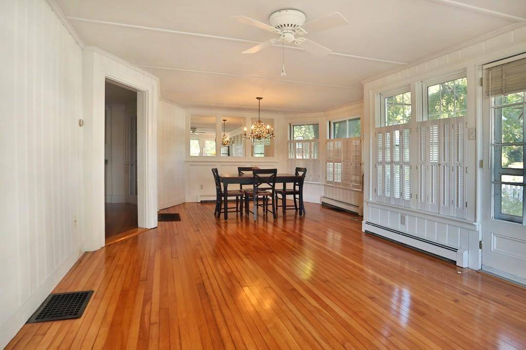 Amesbury, MA 01913,376 Main St #1
