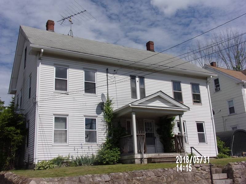 11 Whitcomb St, Webster, MA 01570