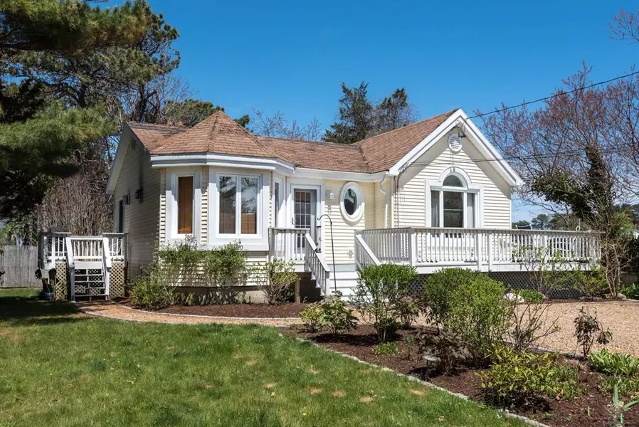 70 Curtis Ln, Edgartown, MA 02539