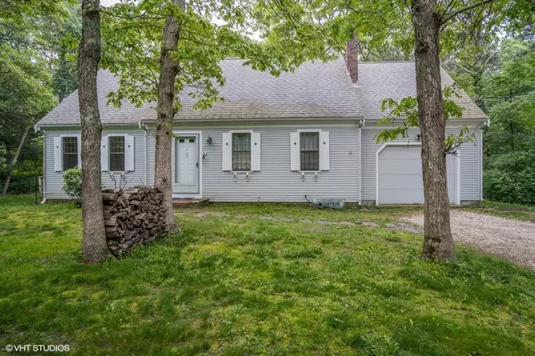 686 Phinneys Ln, Barnstable, MA 02632