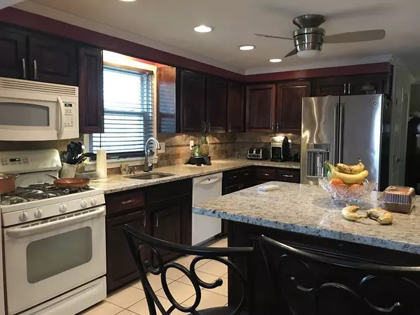 Milford, MA 01757,6 Dennis Rd