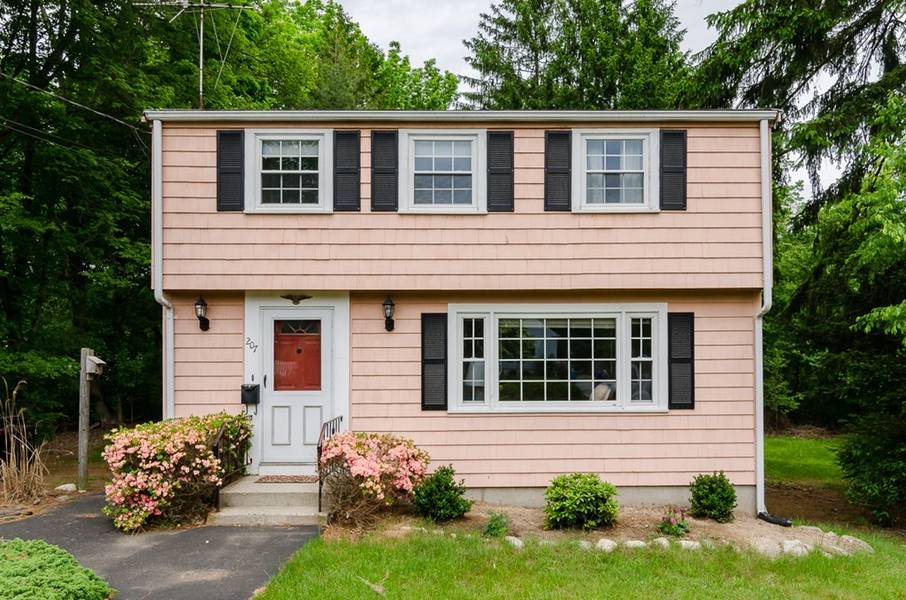 207 Auburn St, Whitman, MA 02382