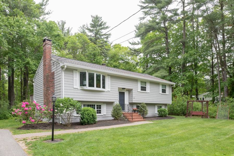 42 Meadowbrook Rd, Hanover, MA 02339