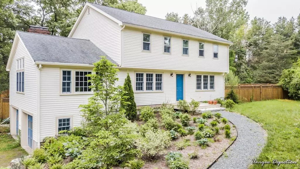 43 Lakemans Ln, Ipswich, MA 01938