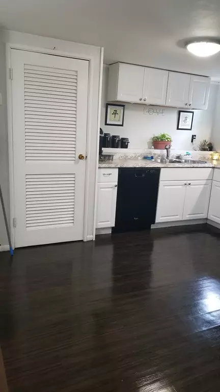 Springfield, MA 01109,15 Royal St