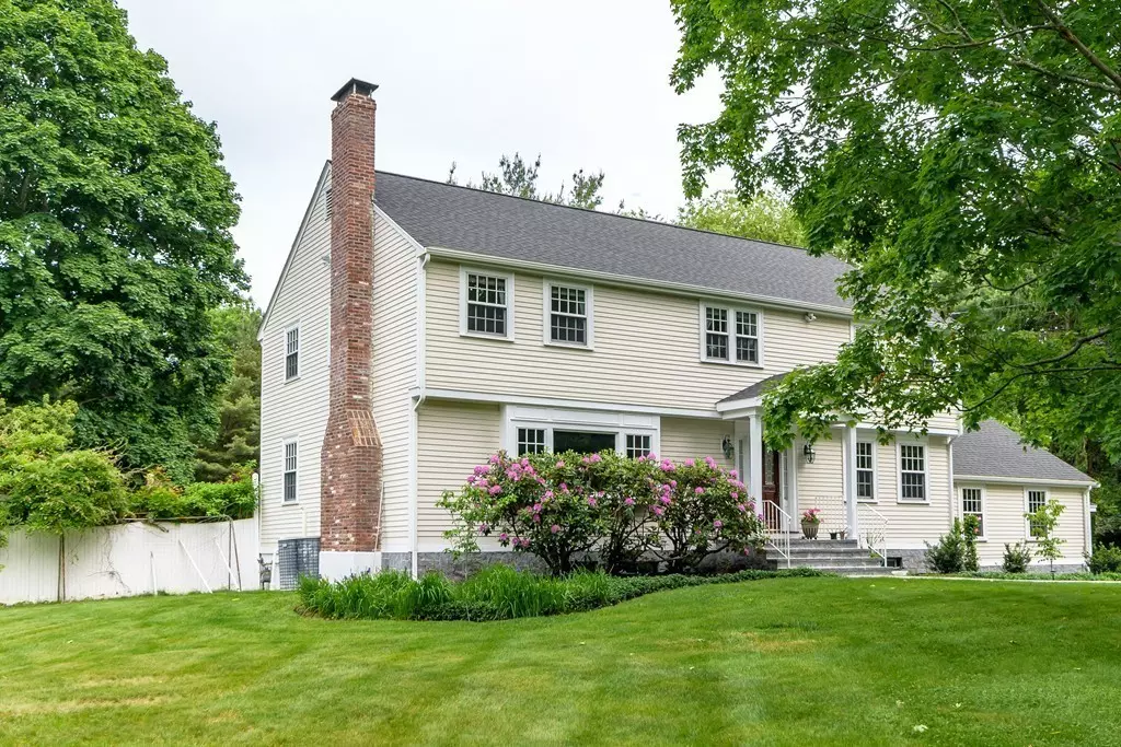 Weston, MA 02493,752 Wellesley Street