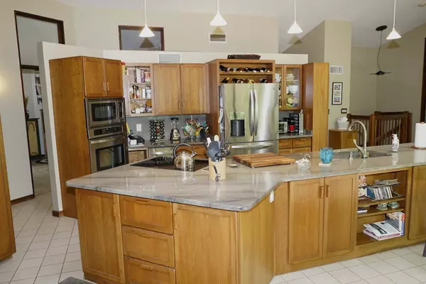 Marshfield, MA 02050,451 Pine St