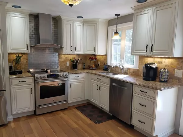 87 Powder Hill Dr, Braintree, MA 02184