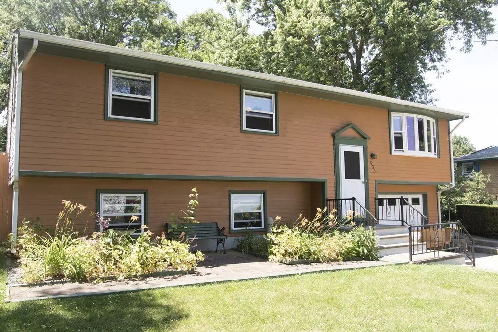 Tiverton, RI 02878,535 Fish Rd