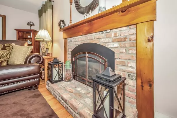 Sturbridge, MA 01566,146 Podunk Rd