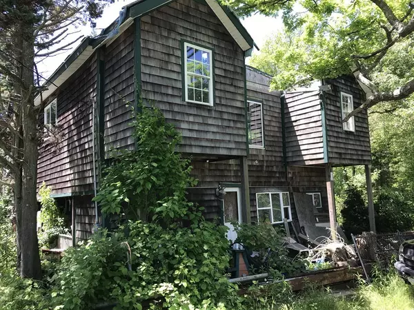 Dartmouth, MA 02747,818 Reed Rd