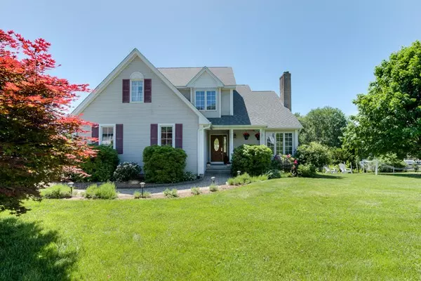 19 Pheasant Dr, Westfield, MA 01085