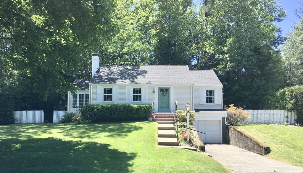 16 Park Ln, Walpole, MA 02032