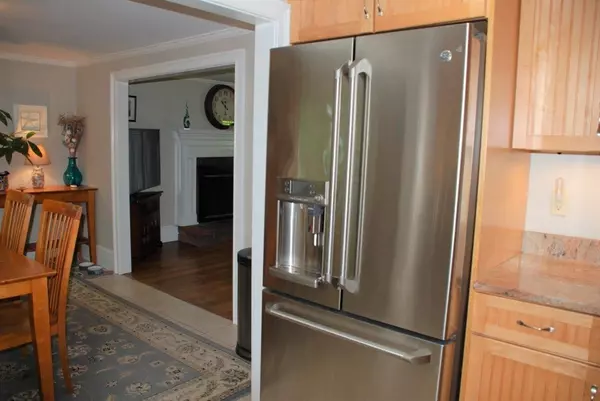 Sandwich, MA 02563,1 James St