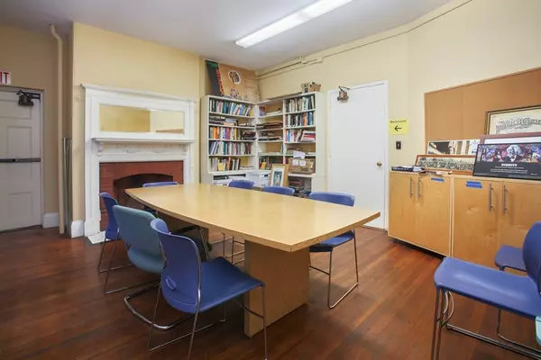 Brookline, MA 02445,1762 Beacon St