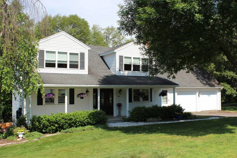 11 Bunker Hill Rd, Shrewsbury, MA 01545