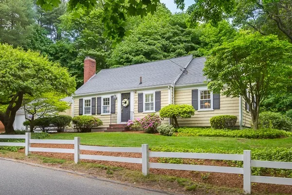 Wenham, MA 01984,10 Foster Street