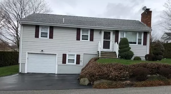 2 Vasta Ln, Bristol, RI 02809