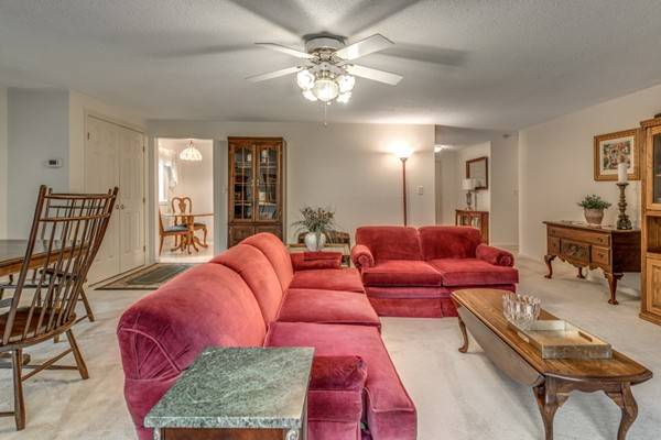 Peabody, MA 01960,10 Ledgewood Way #23