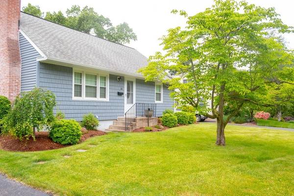 50 Baymor Dr, East Longmeadow, MA 01028