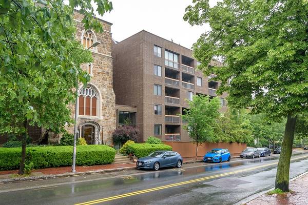 321 Harvard St #305, Cambridge, MA 02139