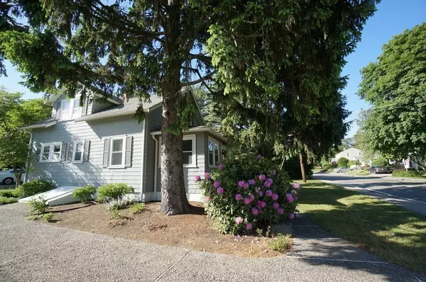 Medfield, MA 02052,39 Dale Street