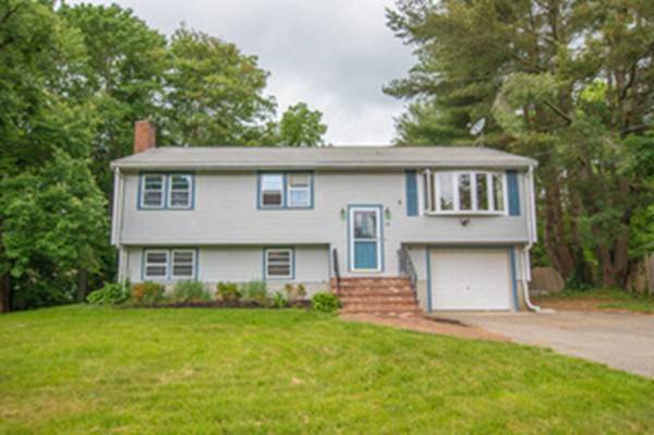 89 Village Gate Dr, Bridgewater, MA 02324